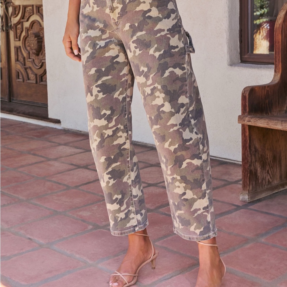Rolend Super Stretch High Rise Barrel
Leg Camo Jeans - Picture 3 of 5